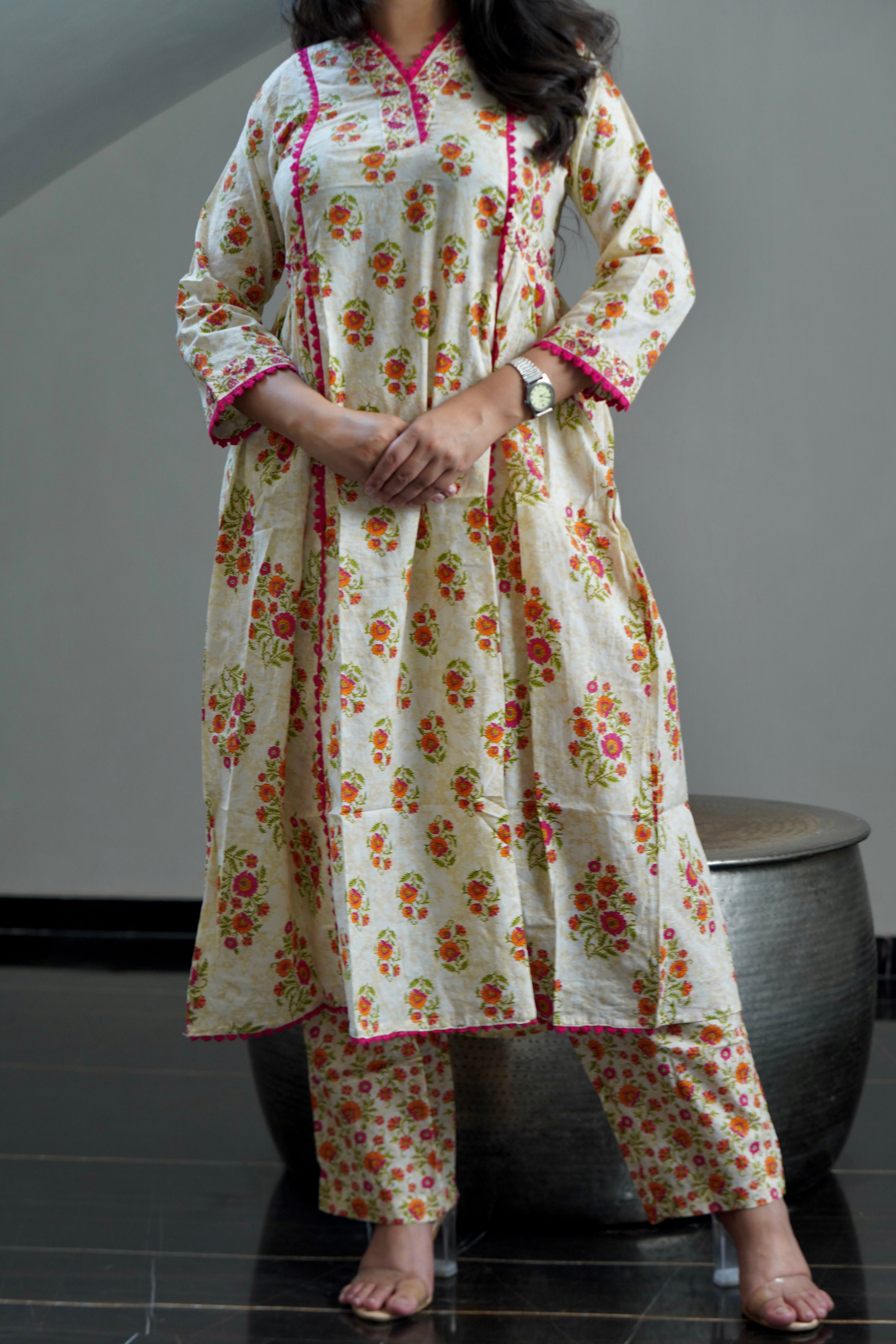 Summer Saheli set